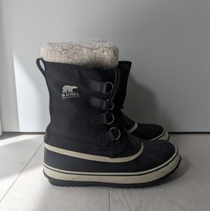 Black Sorel Snow boots with faux fur lining, size 9 Women